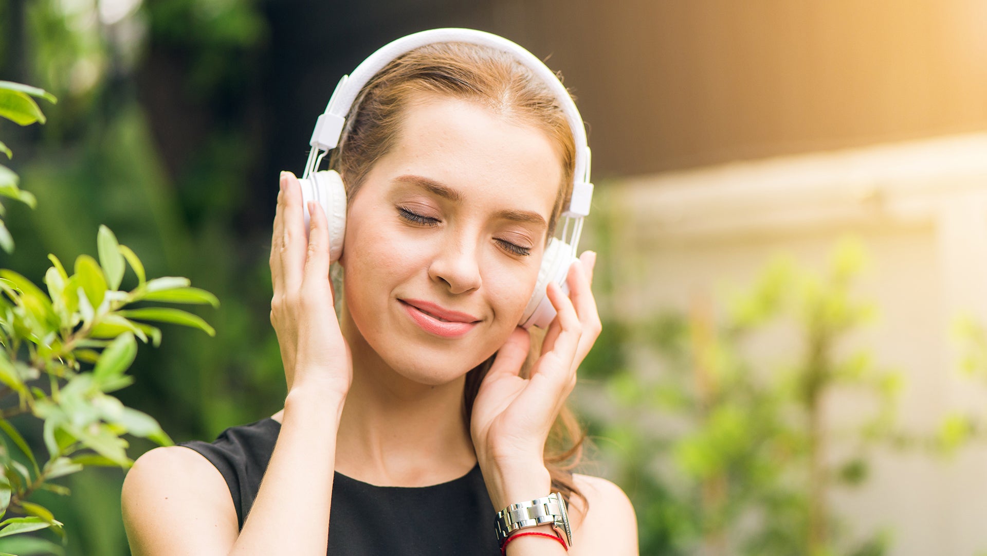 Feel music with headphone